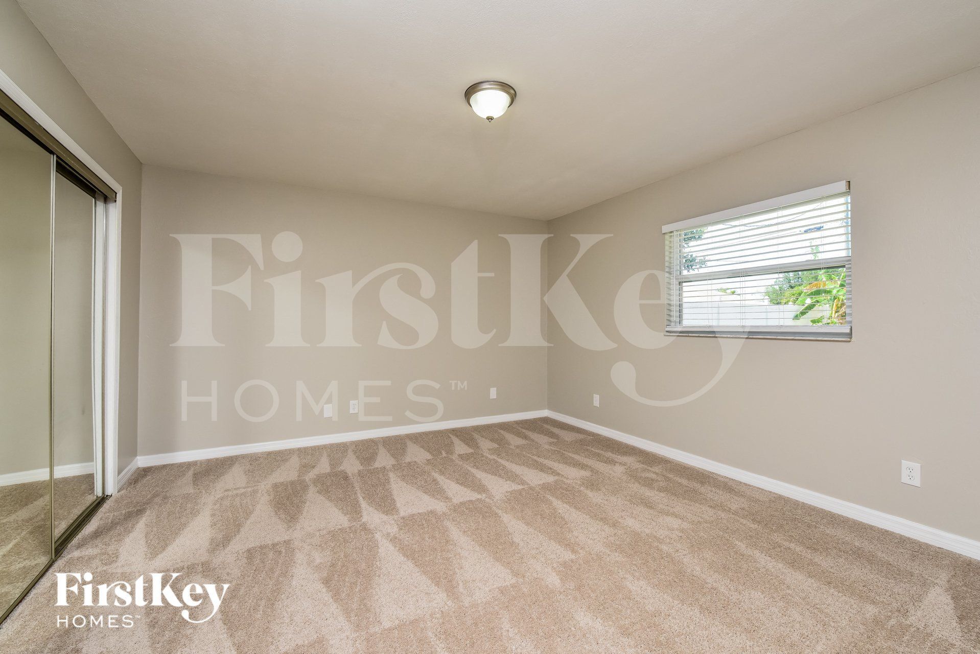 Building Photo - 406 SE 10th Ave