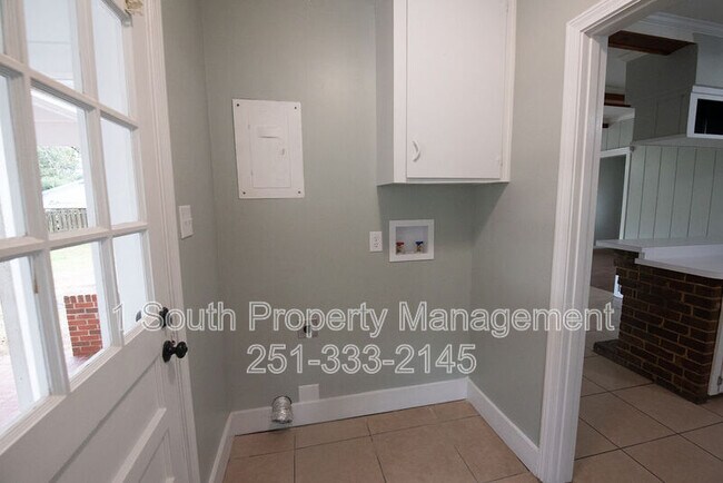 Building Photo - 4361 Montclair Cir E