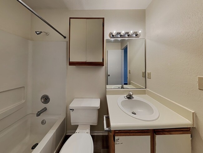 Building Photo - 623 Dory Ln