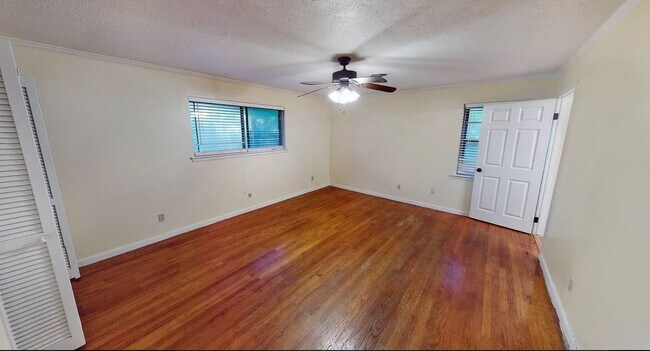 Building Photo - 1100 Dominik Dr