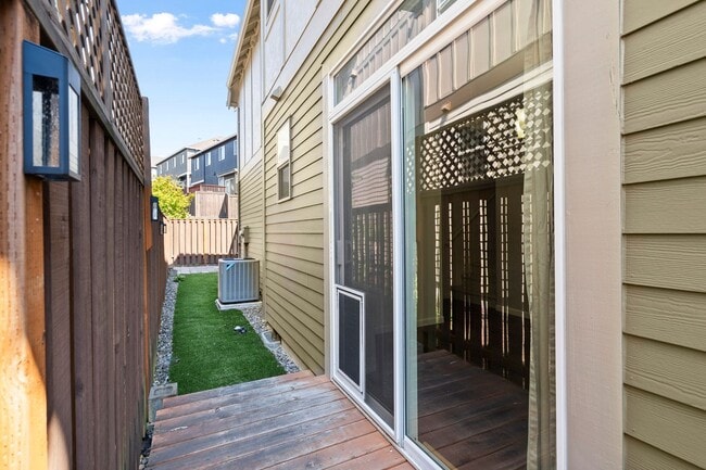 Building Photo - Stunning 3-Bedroom, 2.5-Bath Home in the C...