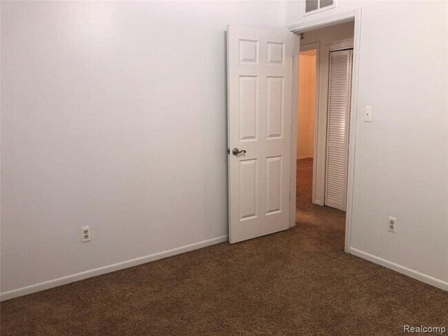 Building Photo - 18633 Negaunee