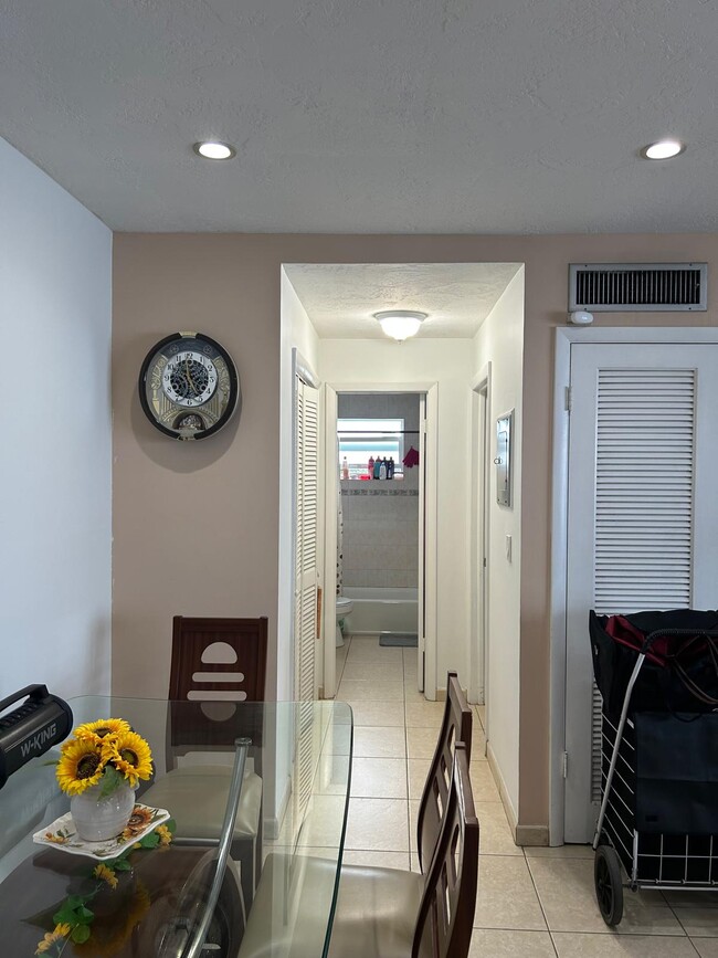 Hallway with closet - 900 SW 84th Ave