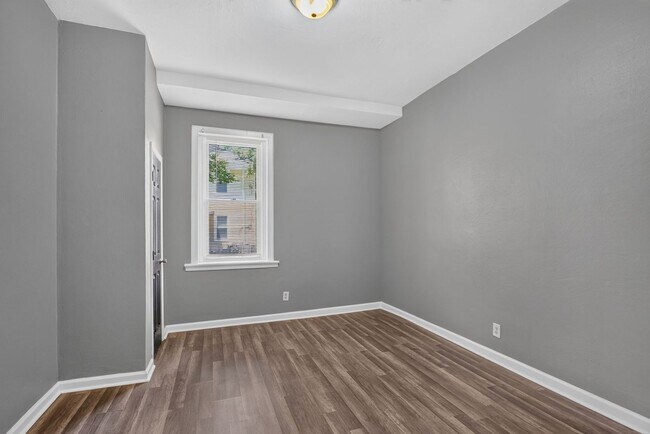 Building Photo - 349 51st St