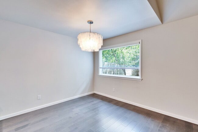 Building Photo - 2815 Inridge Dr