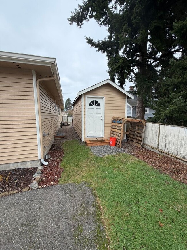 Building Photo - Charming Everett Rambler — 3 Bedrooms + Bonus Room