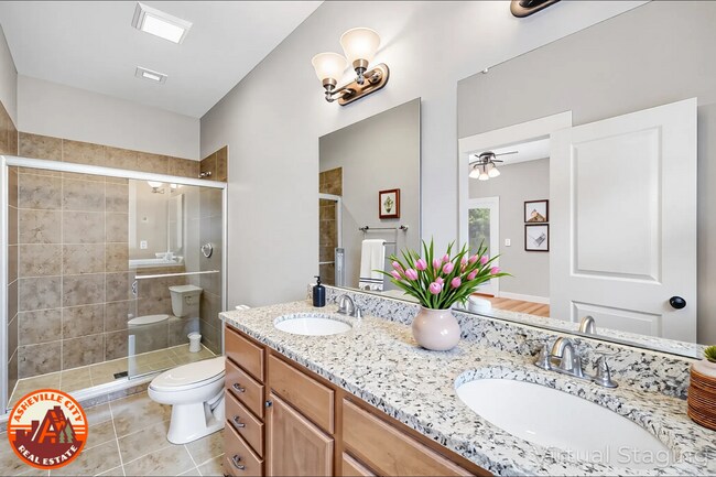 Building Photo - Beautiful 3-Bedroom Home with Garage in Es...