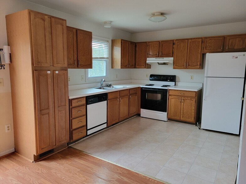 Building Photo - 2911 Harbor Dr