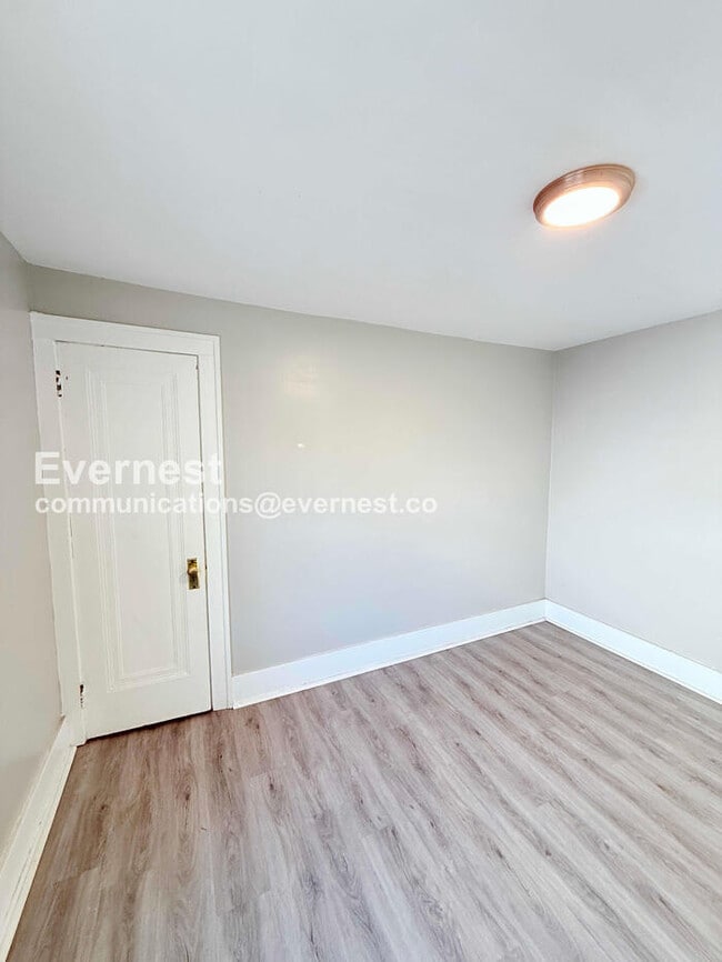 Building Photo - 5513 Somerset Ave