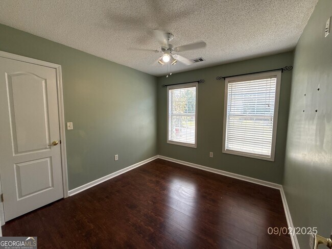 Building Photo - 1145 Chateau Terrace