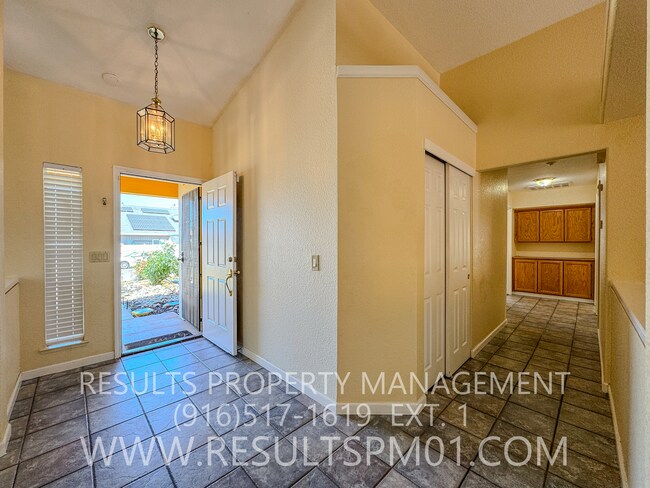 Building Photo - Spacious 3 Bedroom on corner lot