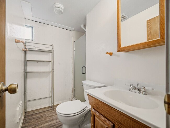 Building Photo - Spacious Unfurnished Home in Northwest Spokane