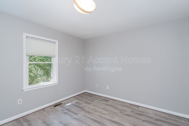 Building Photo - 3009 20th Ct S