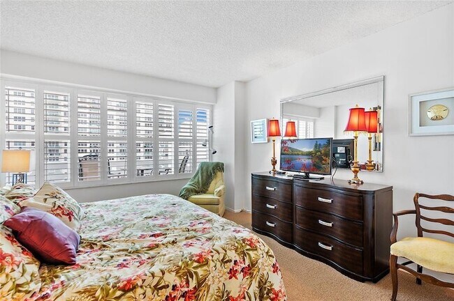 Building Photo - 4010 Galt Ocean Dr