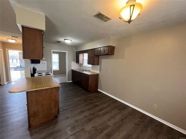 Building Photo - Spacious 4BR/2BA Home In Montgomery, AL