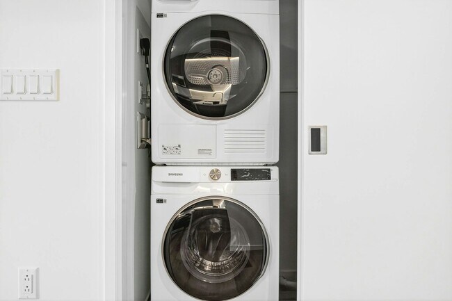 Building Photo - 1500 Rycroft St