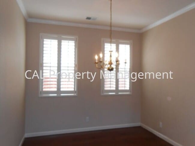 Building Photo - 3 Bedroom with loft near Alvarez High School