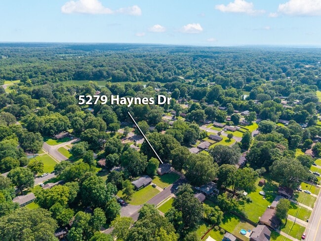 Building Photo - 3 bedroom, 2 bath recently updated in Horn...