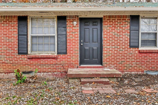 Building Photo - Cozy 3BR Home with Spacious Yard & XL Carport!