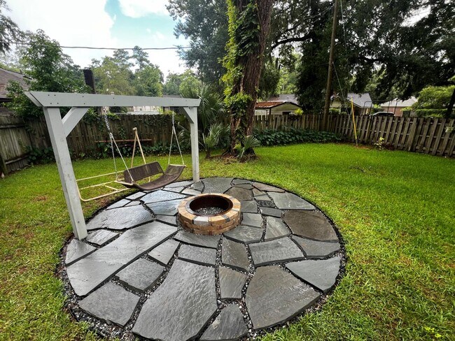 Building Photo - 106 Penrose Dr