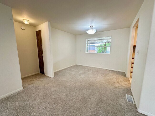 Building Photo - 4366 Valley Ln
