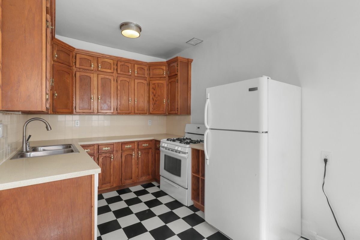 Building Photo - 6282 Commodore Sloat Dr