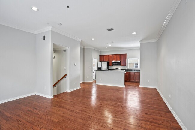 Building Photo - 3119 Cedarplaza Ln