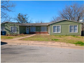 Building Photo - Freshly Remodeled 4-Bedroom Home in Deniso...