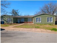 Building Photo - Freshly Remodeled 4-Bedroom Home in Deniso...