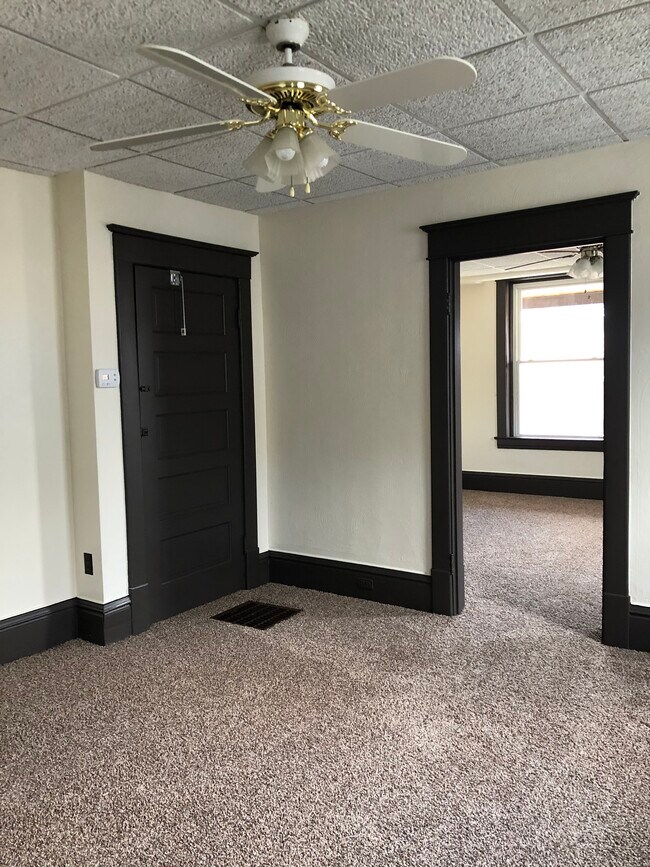 Building Photo - 812 Marshall St