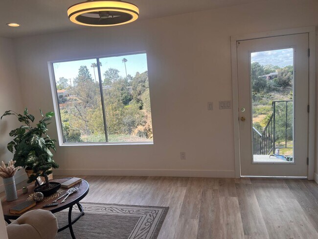 Building Photo - FREE RENT UNTIL JULY 1 2026 You must see this most amazing Clairemont “penthouse” ever!