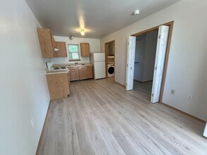 Building Photo - 1635 Neptune St