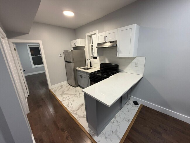 Building Photo - 360-362 Peshine