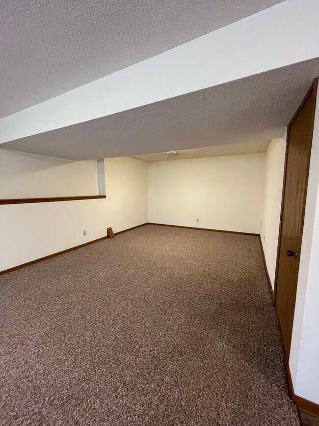Building Photo - 1013 Kings Rd