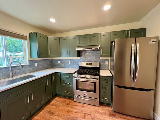 Building Photo - Fully Remodeled 1 BD + Loft