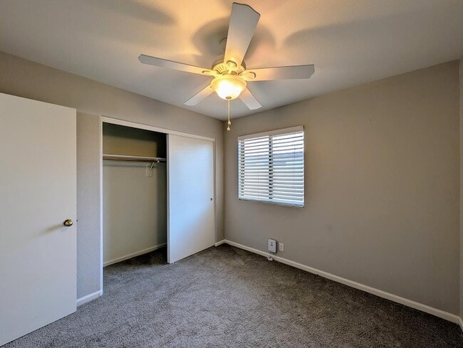 Building Photo - 15746 W Elm St