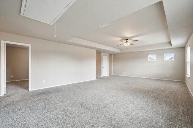 Building Photo - Price Improvement! This 4 bed, 2.5 bath ho...