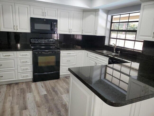 Building Photo - 4497 Sugar Pine Dr