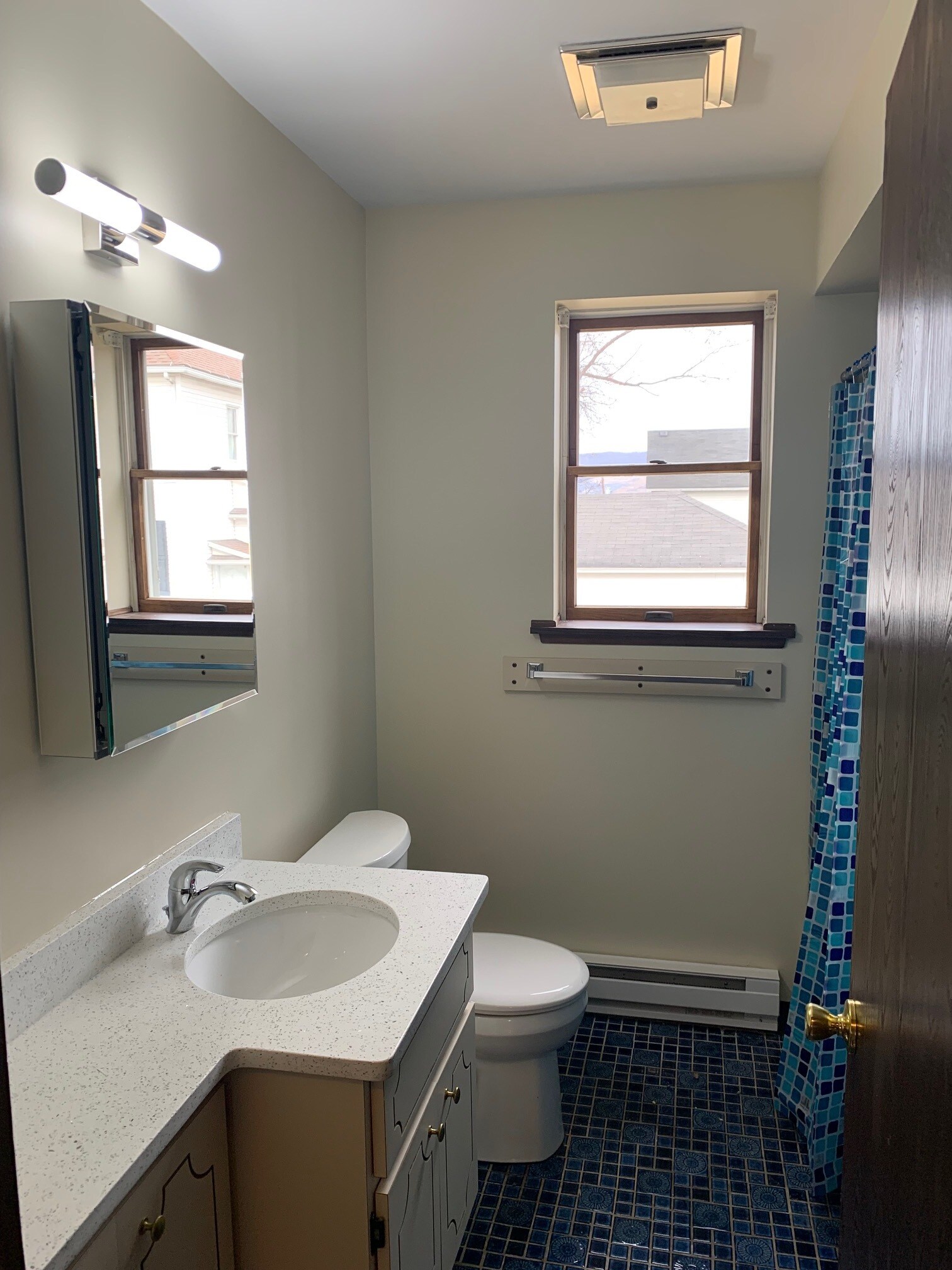 Sparkle White Quartz Bath - 3200 Oak Ave