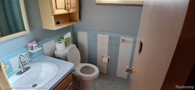 Building Photo - 30632 Ohmer Dr