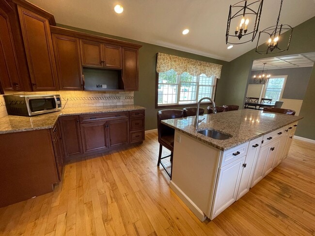Building Photo - Exceptional 4-Bedroom Home for Rent in Dal...