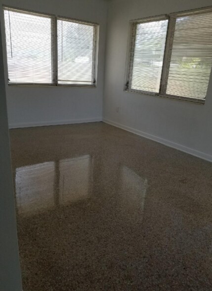 Building Photo - 1420 S Betty Ln