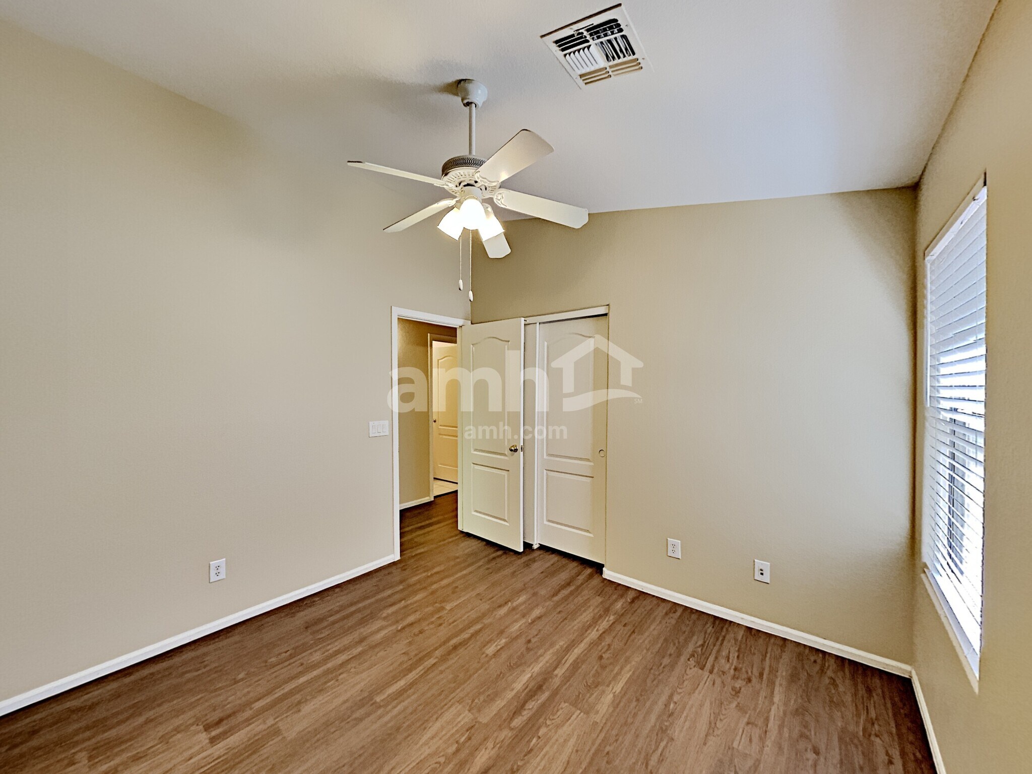 Building Photo - 7909 S 45th Ln