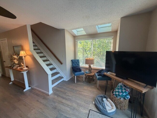 Building Photo - 801 Seawinds Ln