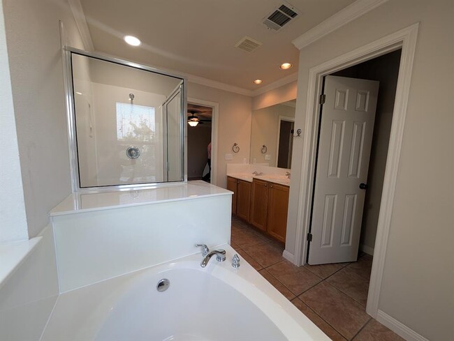 Building Photo - 1403 Cuernavaca Dr N