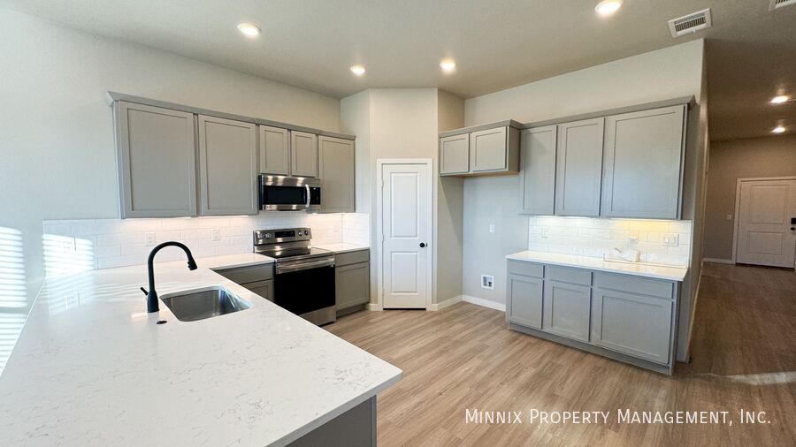 Building Photo - 3407 Bryan Ave