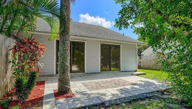 Building Photo - 9258 Green Meadows Way
