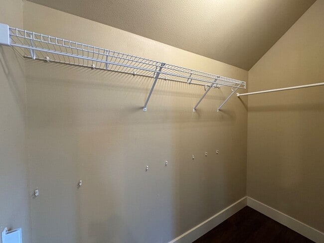Building Photo - Cozy 3 bed 2.5 bath townhome on North Quee...