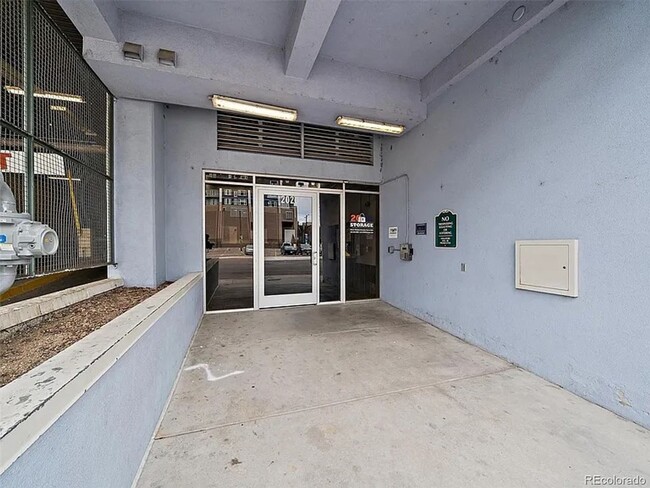 Building Photo - Beautifully Renovated Skyloft One-Bedroom — Available for Move-In May 10th