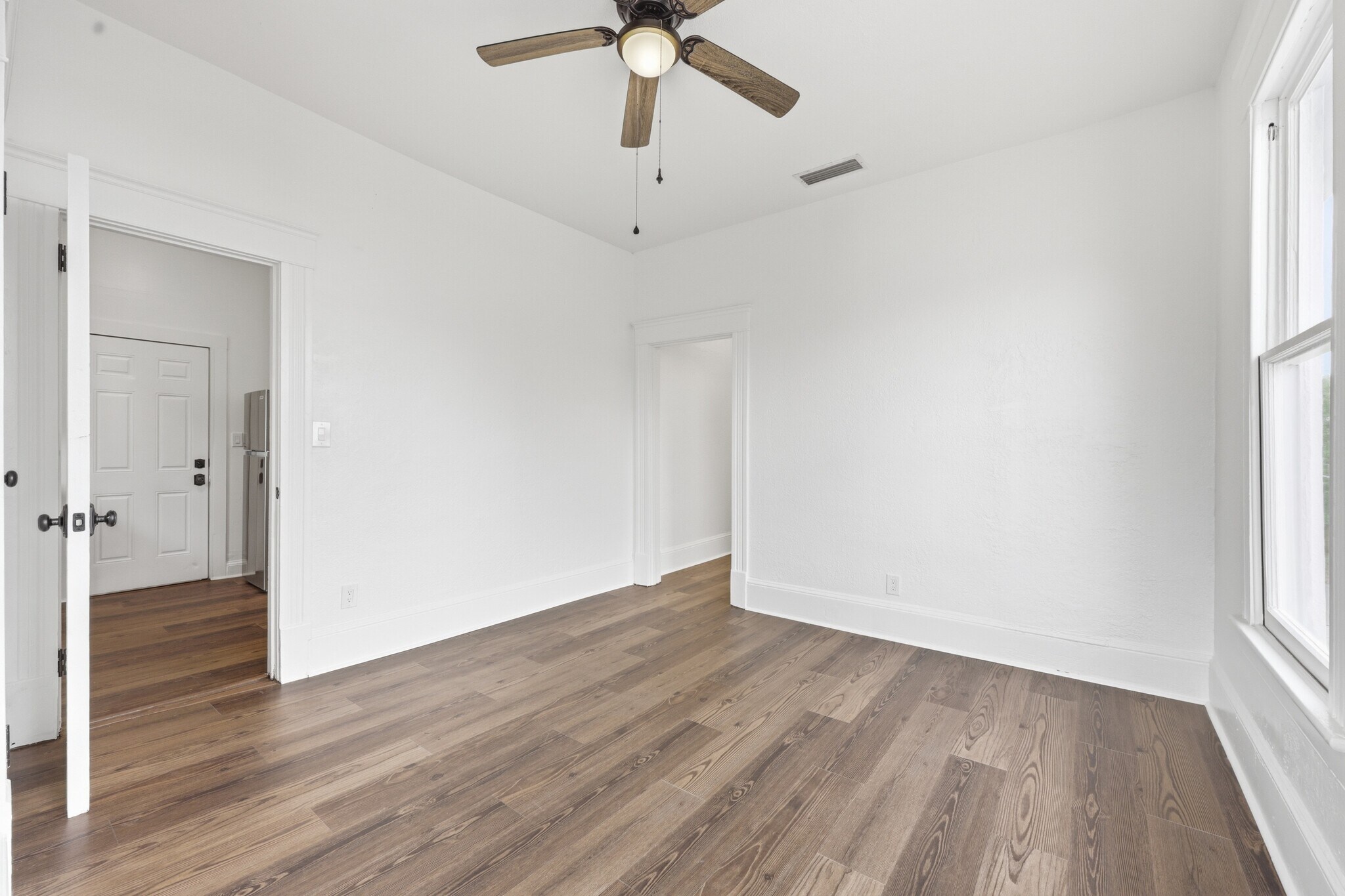 Bedroom/Living Room - 2253 Herschel St